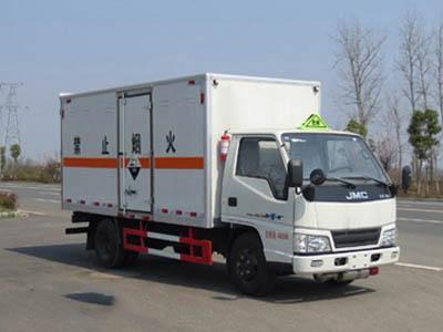 江特牌JDF5040XFWJ5型腐蝕性物品廂式運(yùn)輸車